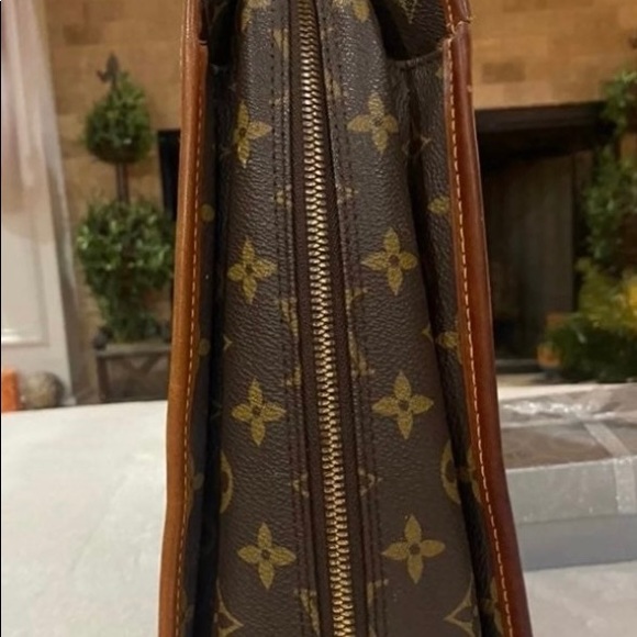 Authentic LOUIS VUITTON Executive Attaché Bag - Picture 4 of 12